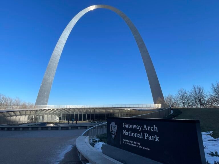 Gateway Arch with park sign